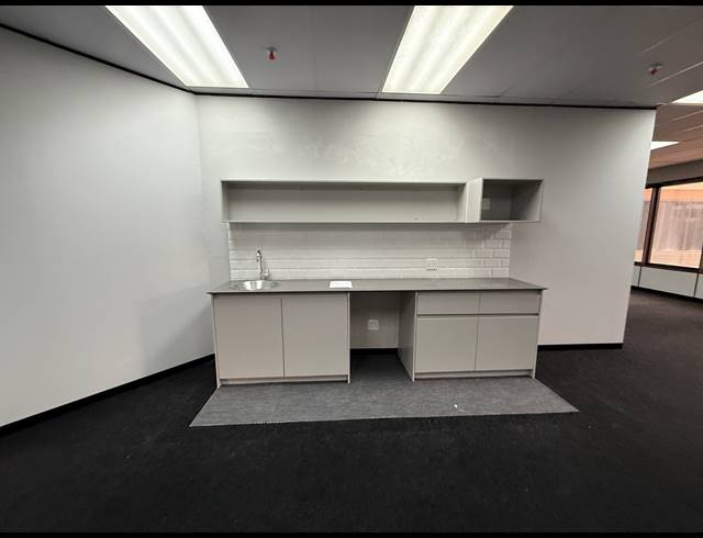 108M² OFFICE TO LET IN PARKTOWN